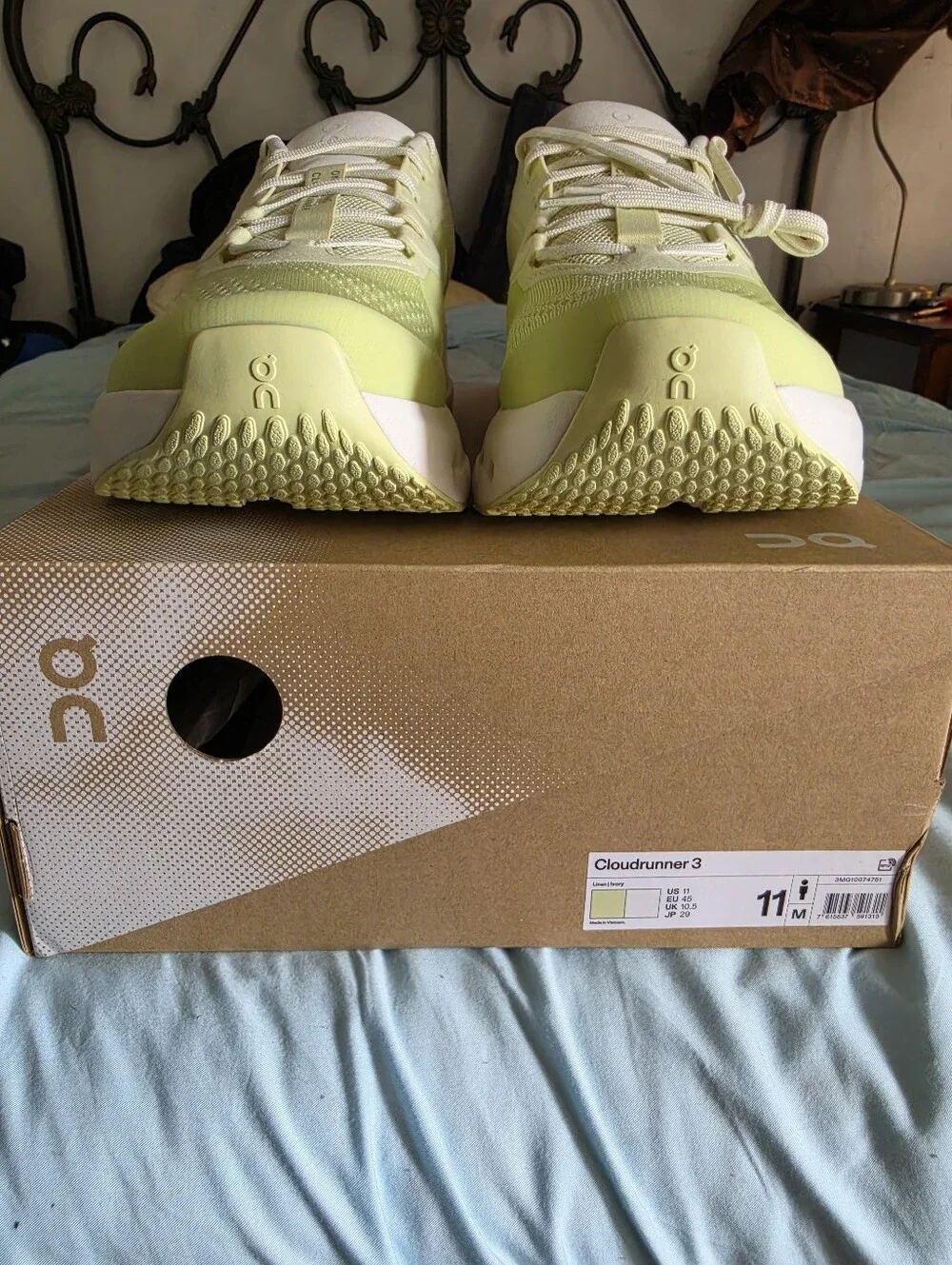 On Running FIRE! NIB! Cloudrunner 3 in Linen & Ivory. Sz 11. R2S!
